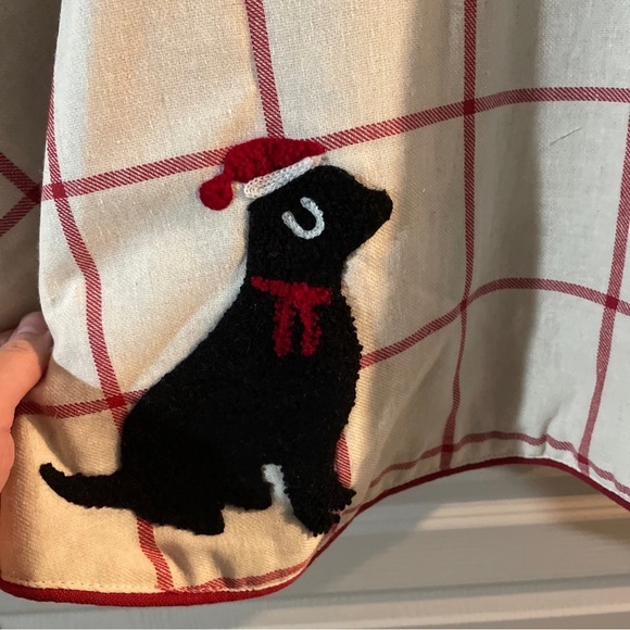 Isaac Mizrahi Black Dog 52” Christmas Tree Skirt - Picture 3 of 7